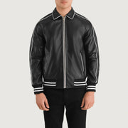 Close-Up Detail of Shirt collar &amp; Zipper Hardware on Cooper 블랙 Leather Varsity 가죽 자켓 남성용