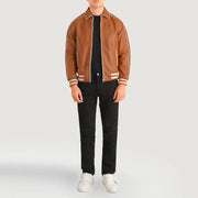 Cooper 탠 브라운 Leather Varsity 가죽 자켓 남성용 - Lateral Side Profile View Showing Sleeve Cut &amp; Athletic Taper Fit
