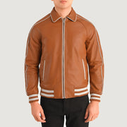Close-Up Detail of Shirt collar &amp; Zipper Hardware on Cooper 탠 브라운 Leather Varsity 가죽 자켓 남성용