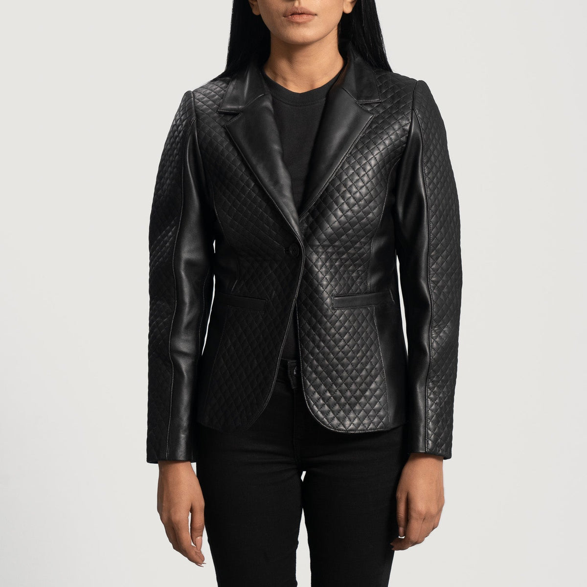 Women's Cora Quilted 블랙 가죽 테일러드 블레이저 여성용 in Black Sheepskin Leather - Front Profile View &amp; Tailored Silhouette | Buy Online