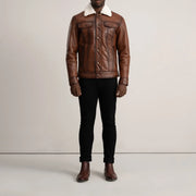 Dallis 브라운 Leather Shearling Trucker 가죽 자켓 남성용 - Lateral Side Profile View Showing Sleeve Cut &amp; Athletic Taper Fit