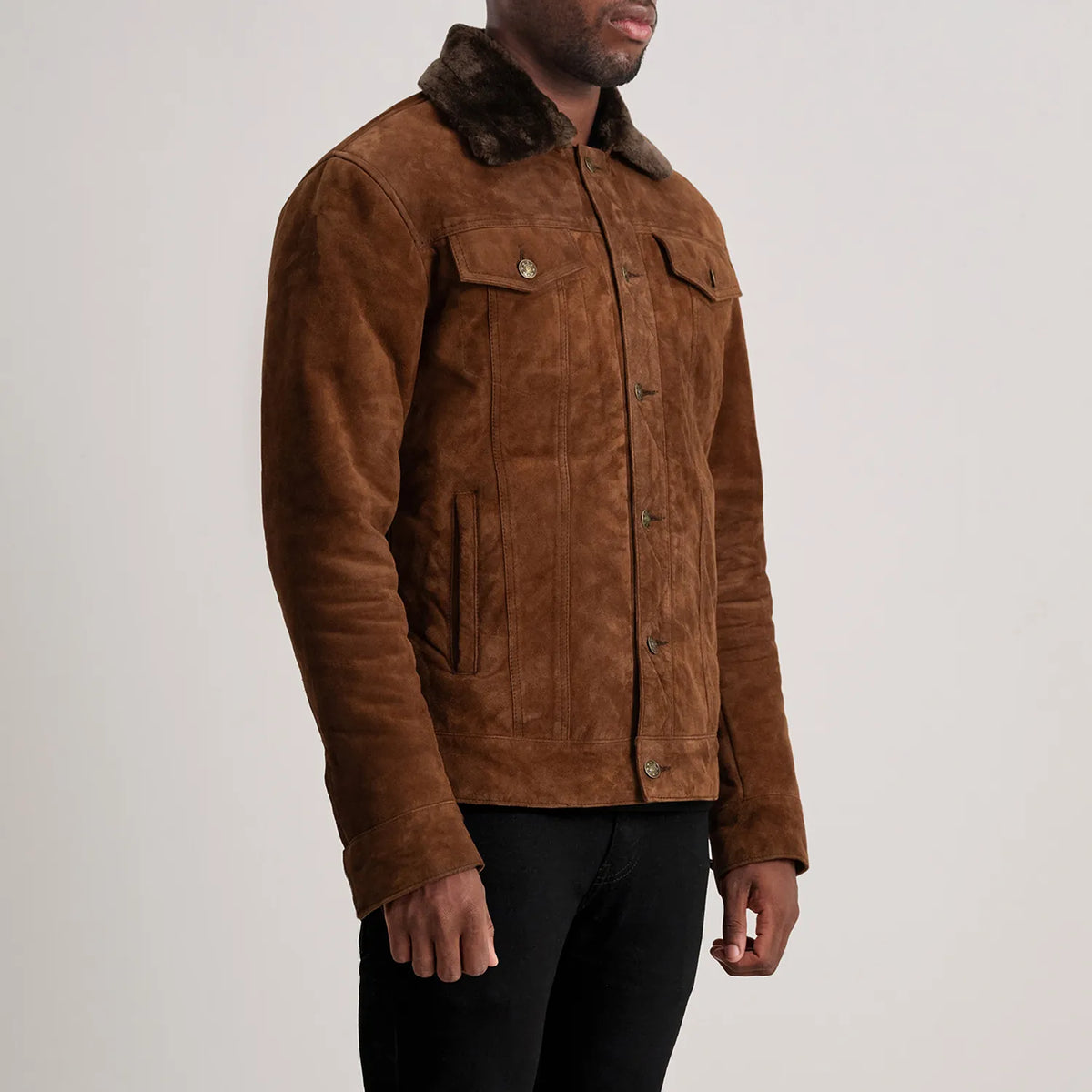 
Brown Goatskin Suede Aviator Jacket - 어깨 라인과 깔끔한 밑단이 돋보이는 뒷면 뷰