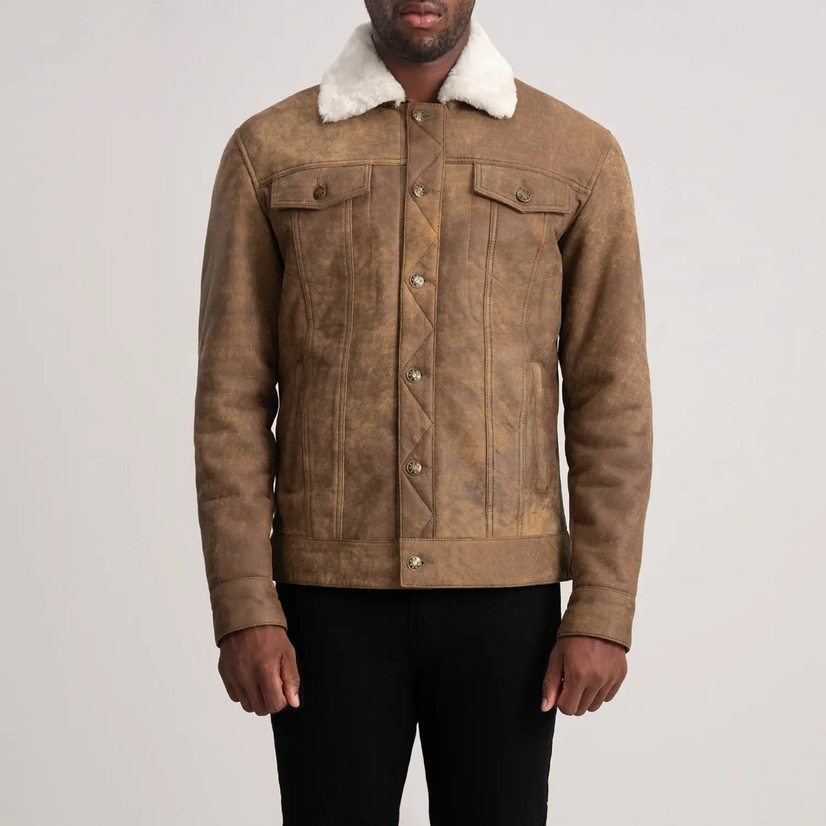 
클로즈업 상세 of Classic Collar & Button Hardware on Dallis Snuffed Brown Shearling Trucker Jacket