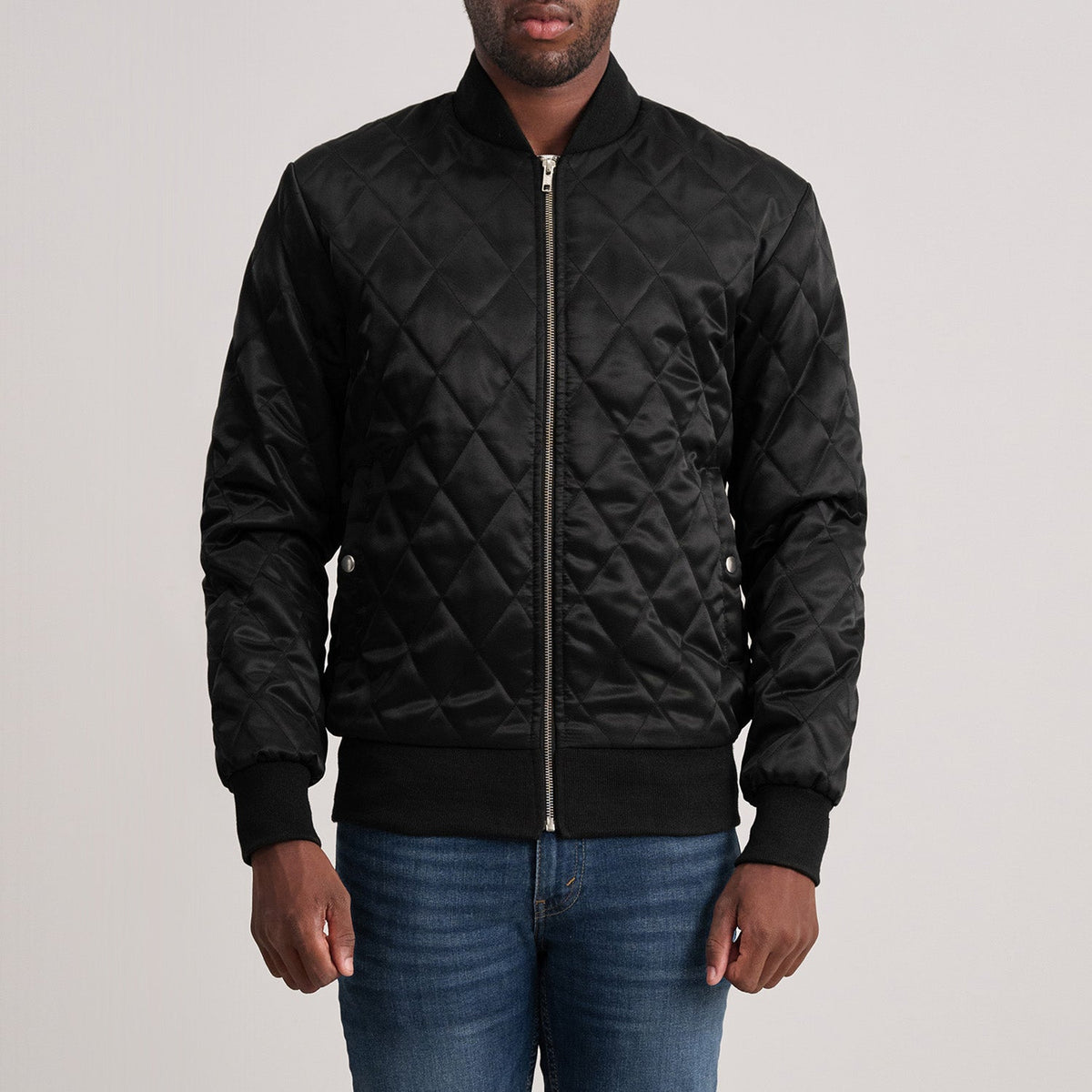 Danson Quilted 블랙 Varsity 가죽 자켓 남성용 in Black Satin - Front Profile View &amp; Tailored Silhouette | Buy Online