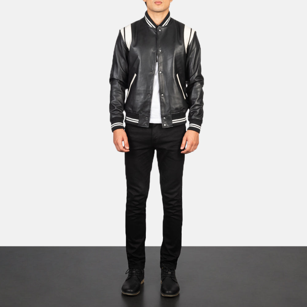 Men's Dantee 블랙 Leather Varsity 가죽 자켓 남성용 - Lateral Side Profile View Showing Sleeve Cut &amp; Athletic Taper Fit