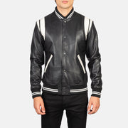 Close-Up Detail of Varsity &amp; Snap Buttons Hardware on Men's Dantee 블랙 Leather Varsity 가죽 자켓 남성용