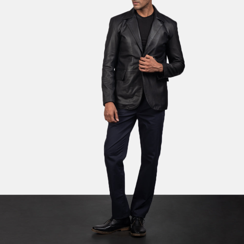 Men's Daron 블랙 가죽 테일러드 블레이저 남성용 - Lateral Side Profile View Showing Sleeve Cut &amp; Athletic Taper Fit