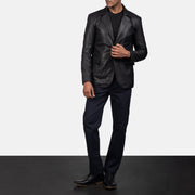 Men's Daron 블랙 가죽 테일러드 블레이저 남성용 - Lateral Side Profile View Showing Sleeve Cut &amp; Athletic Taper Fit