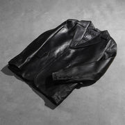 Styled Fit Perspective of Men's Daron 블랙 가죽 테일러드 블레이저 남성용 on Model - Natural Daylight Drape