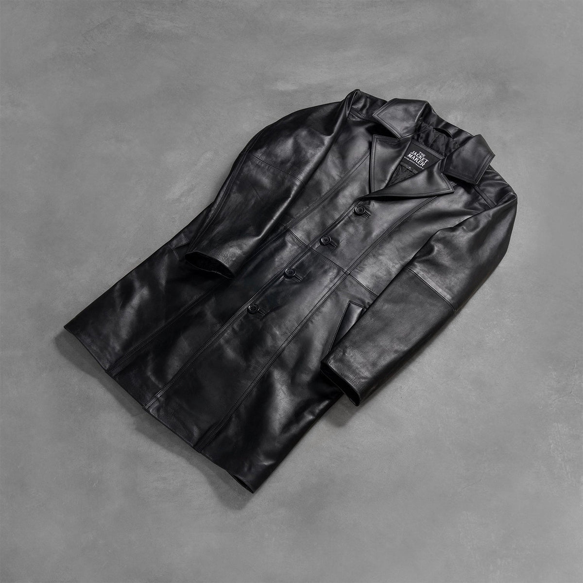 Styled Fit Perspective of Men's Don Long 블랙 가죽 롱 코트 남성용 on Model - Natural Daylight Drape