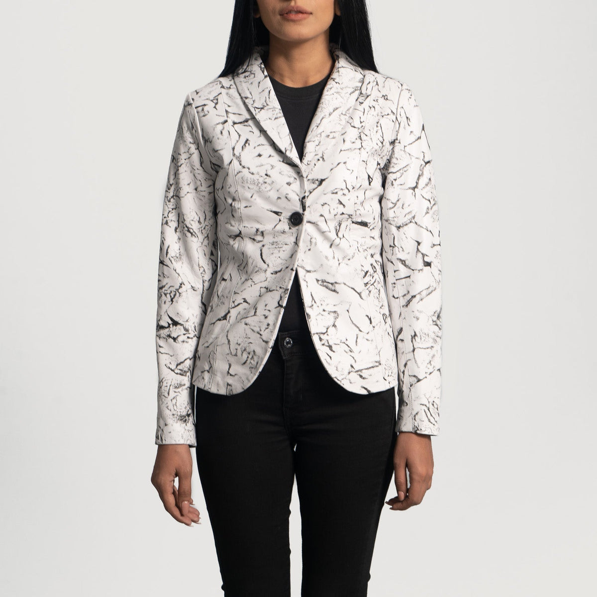Women's Donna Blake White 가죽 테일러드 블레이저 여성용 in White Sheepskin Dip &amp;Amp; Dye - Front Profile View &amp; Tailored Silhouette | Buy Online