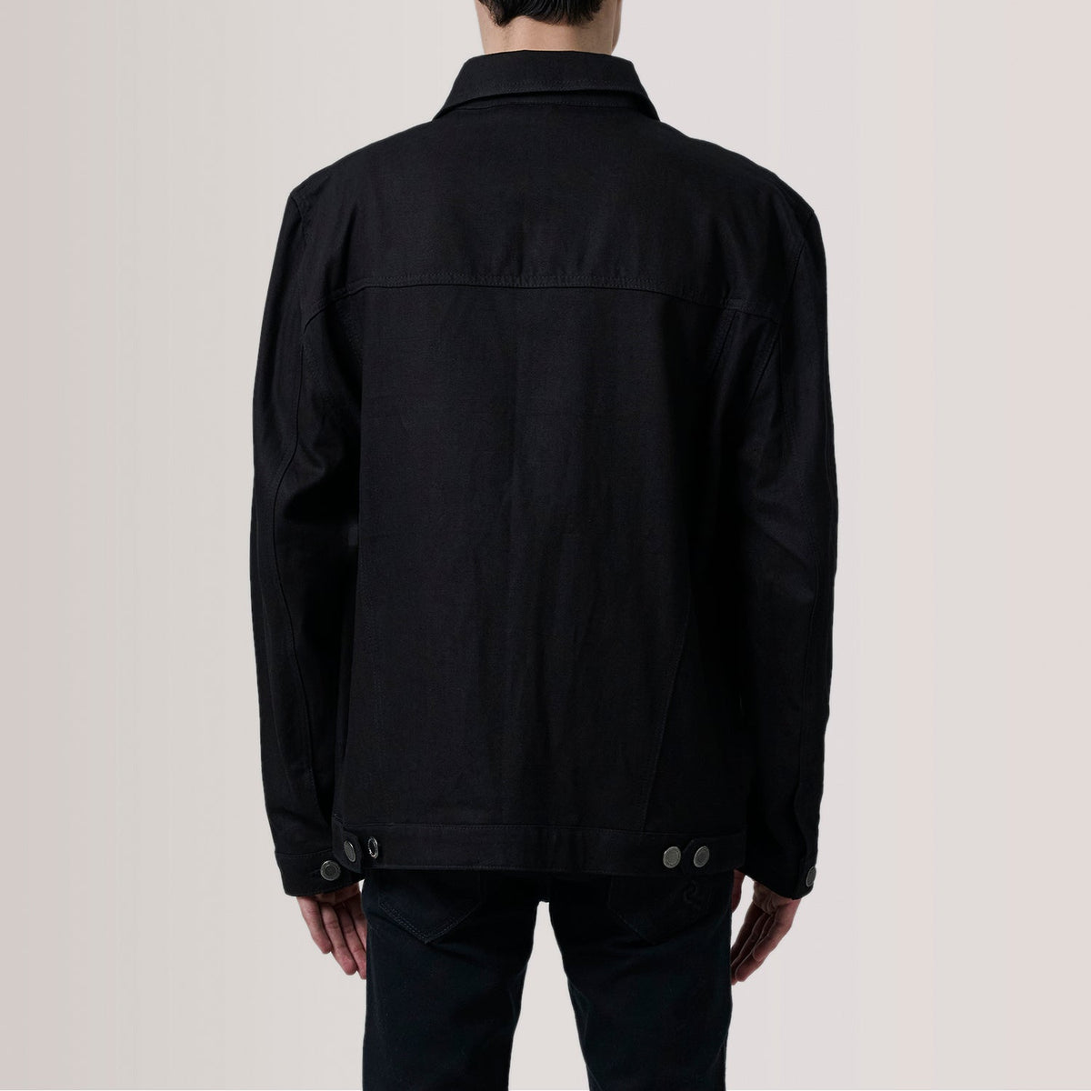 Close-Up Detail of Classic Collar &amp; Heavy-Duty Zipper Hardware on Eddie 블랙 Oversized Denim Trucker 가죽 자켓 남성용 For Men