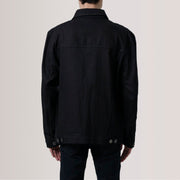 Close-Up Detail of Classic Collar &amp; Heavy-Duty Zipper Hardware on Eddie 블랙 Oversized Denim Trucker 가죽 자켓 남성용 For Men