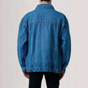 
클로즈업 상세 of Classic Collar & Heavy-Duty Zipper Hardware on Eddie Dark 블루 Oversized Denim Trucker 가죽 자켓 남성용 For Men