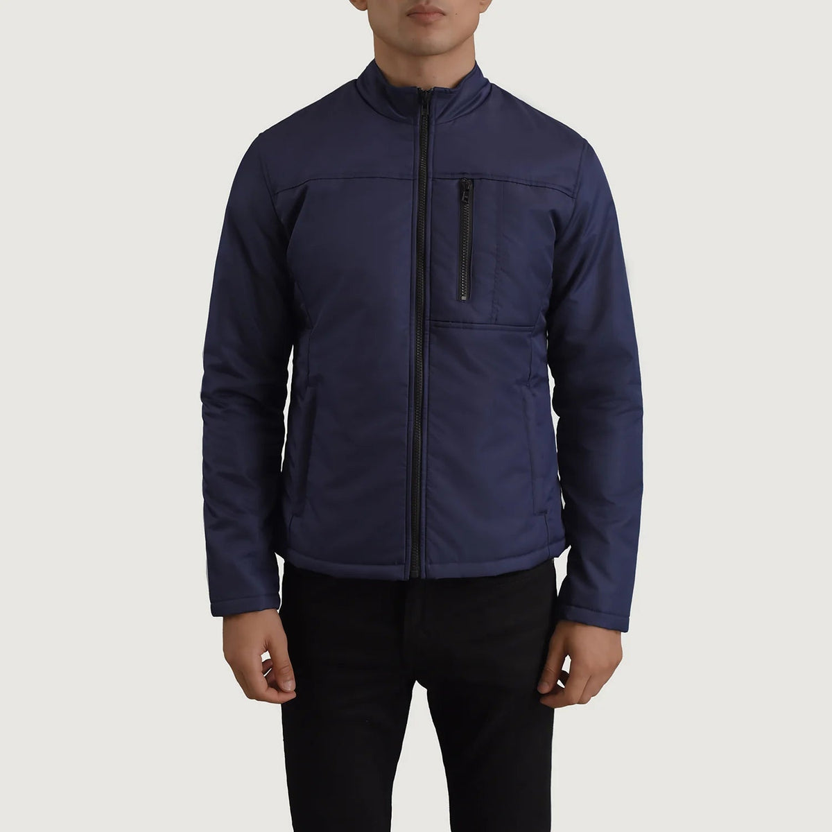 Close-Up Detail of Classic Collar &amp; Zipper Hardware on Elliot Blue Lightweight 가죽 자켓 남성용