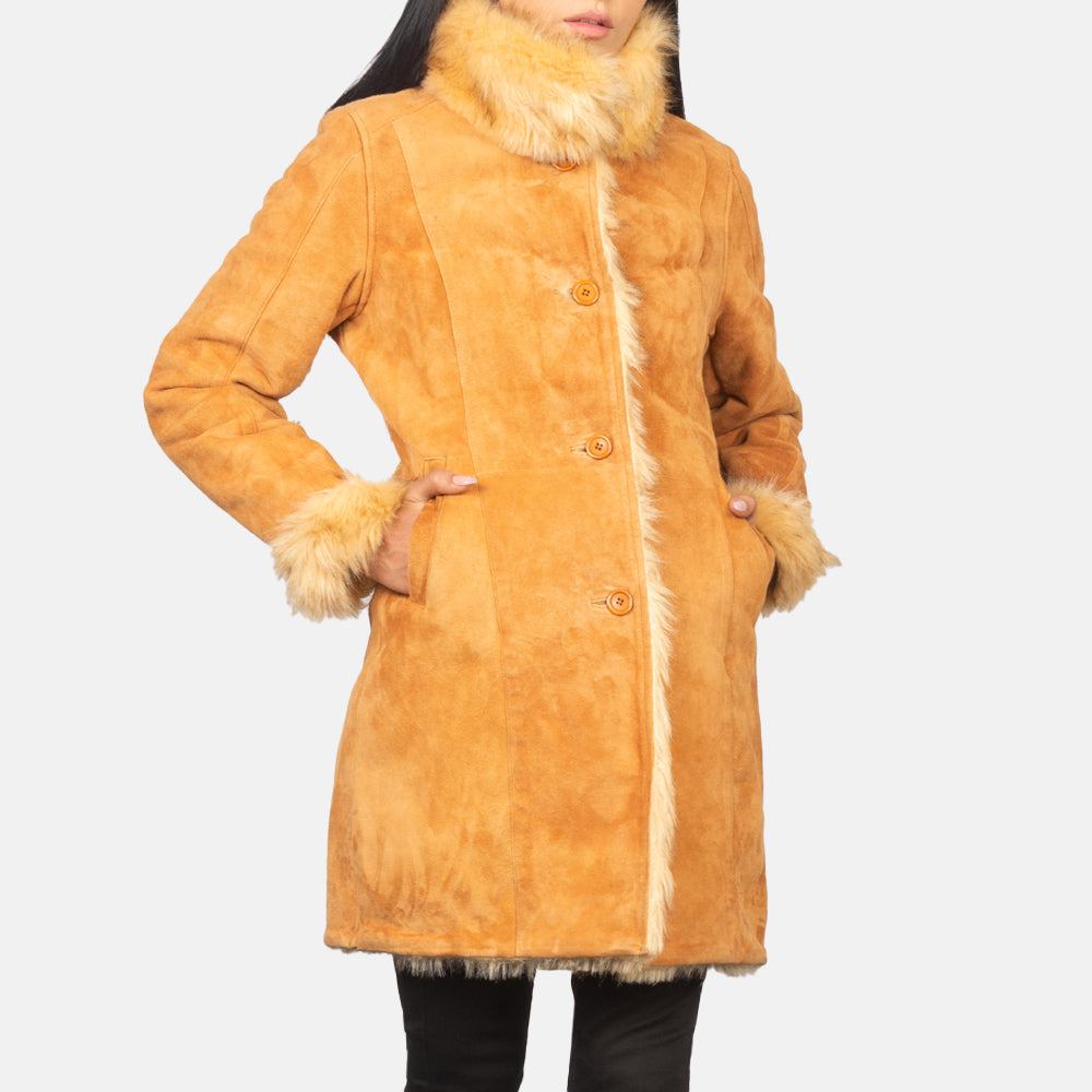 
클로즈업 상세 of Notch & Button Hardware on Erica Beige Leather Coat