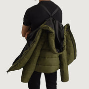 
클로즈업 상세 of Classic Collar & Zipper With Wind Flap Hardware on Erico 그린 Hooded Puffer 가죽 자켓 남성용