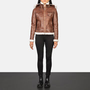 
Fiona Brown Hooded Shearling Leather Jacket - 입체 소매 커팅과 슬림 테이퍼드 핏을 보여주는 측면 뷰