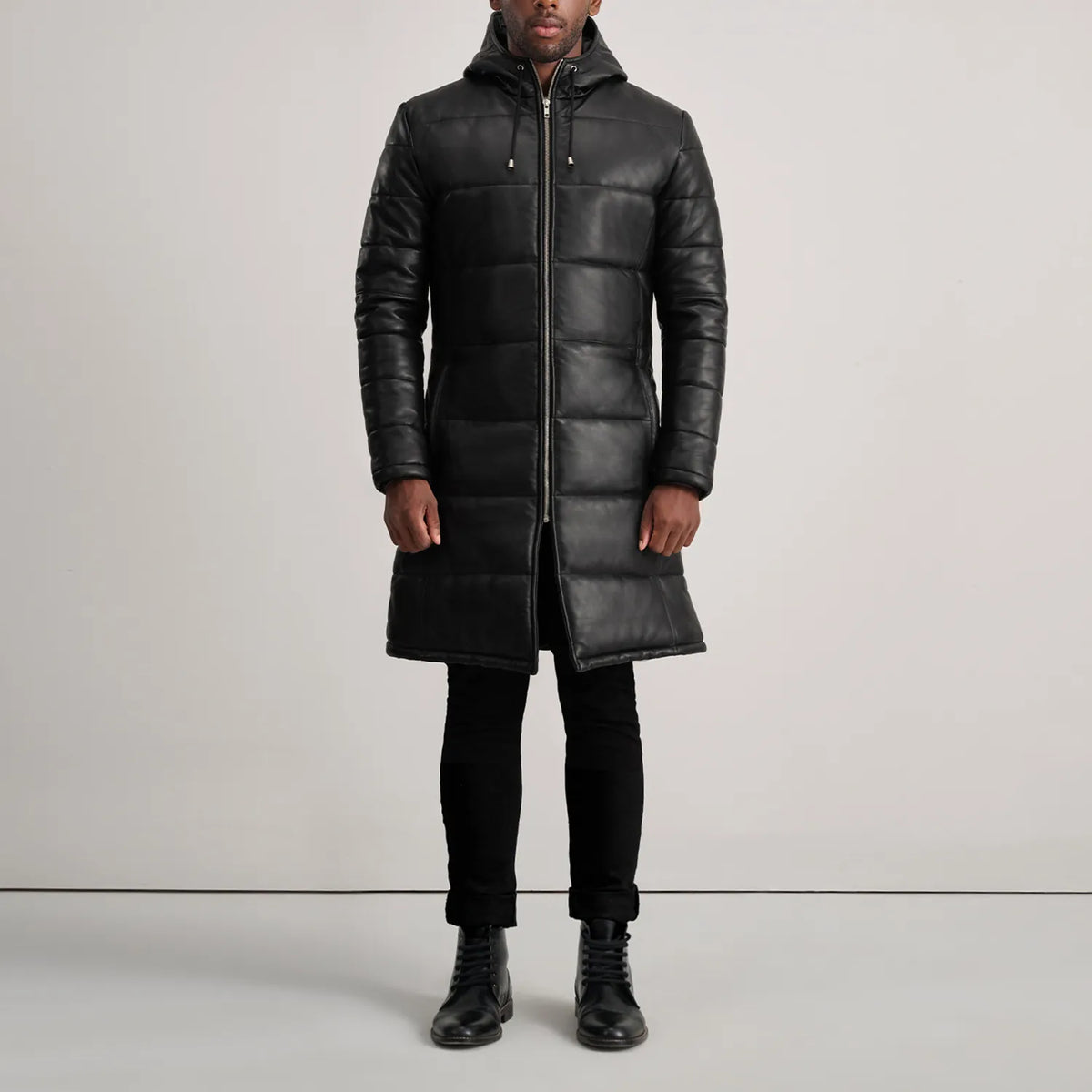 
Floyd Tan Hooded Leather Puffer Coat - 입체 소매 커팅과 슬림 테이퍼드 핏을 보여주는 측면 뷰