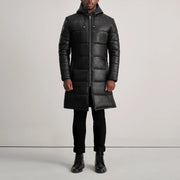 
Floyd Tan Hooded Leather Puffer Coat - 입체 소매 커팅과 슬림 테이퍼드 핏을 보여주는 측면 뷰