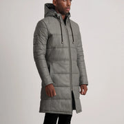 
착용 핏 뷰:  Floyd Tan Hooded Leather Puffer Coat 모델 착용 (자연광 드레이프 핏)