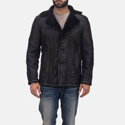 
Furcliff Double Face Shearling 가죽 코트 남성용 - 입체 소매 커팅과 슬림 테이퍼드 핏을 보여주는 측면 뷰