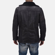 
클로즈업 상세 of Notch & Button Hardware on Furcliff Double Face Shearling 가죽 코트 남성용