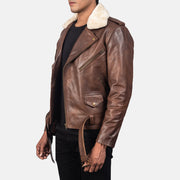 
착용 핏 뷰:  Furton Black Leather Biker Jacket 모델 착용 (자연광 드레이프 핏)