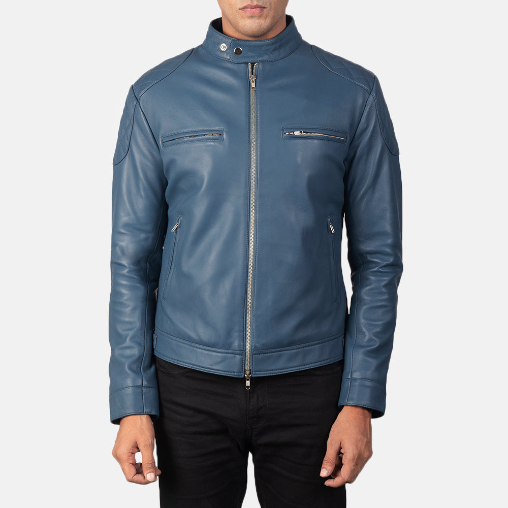 
Gatsby Quilted Blue Leather Biker Jacket - 입체 소매 커팅과 슬림 테이퍼드 핏을 보여주는 측면 뷰
