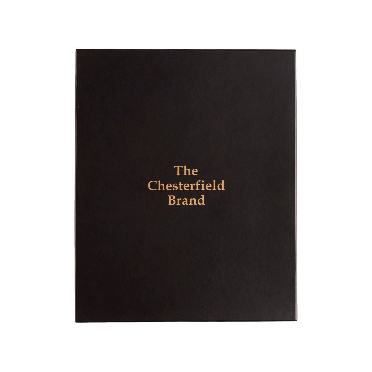 
착용 핏 뷰:  Giftset Leather Writing Case and Pen (Passport holder) 모델 착용 (자연광 드레이프 핏)