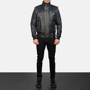 
클로즈업 상세 of High neck & Zipper Hardware on Glen Street 블랙 가죽 항공 점퍼 봄버 남성용