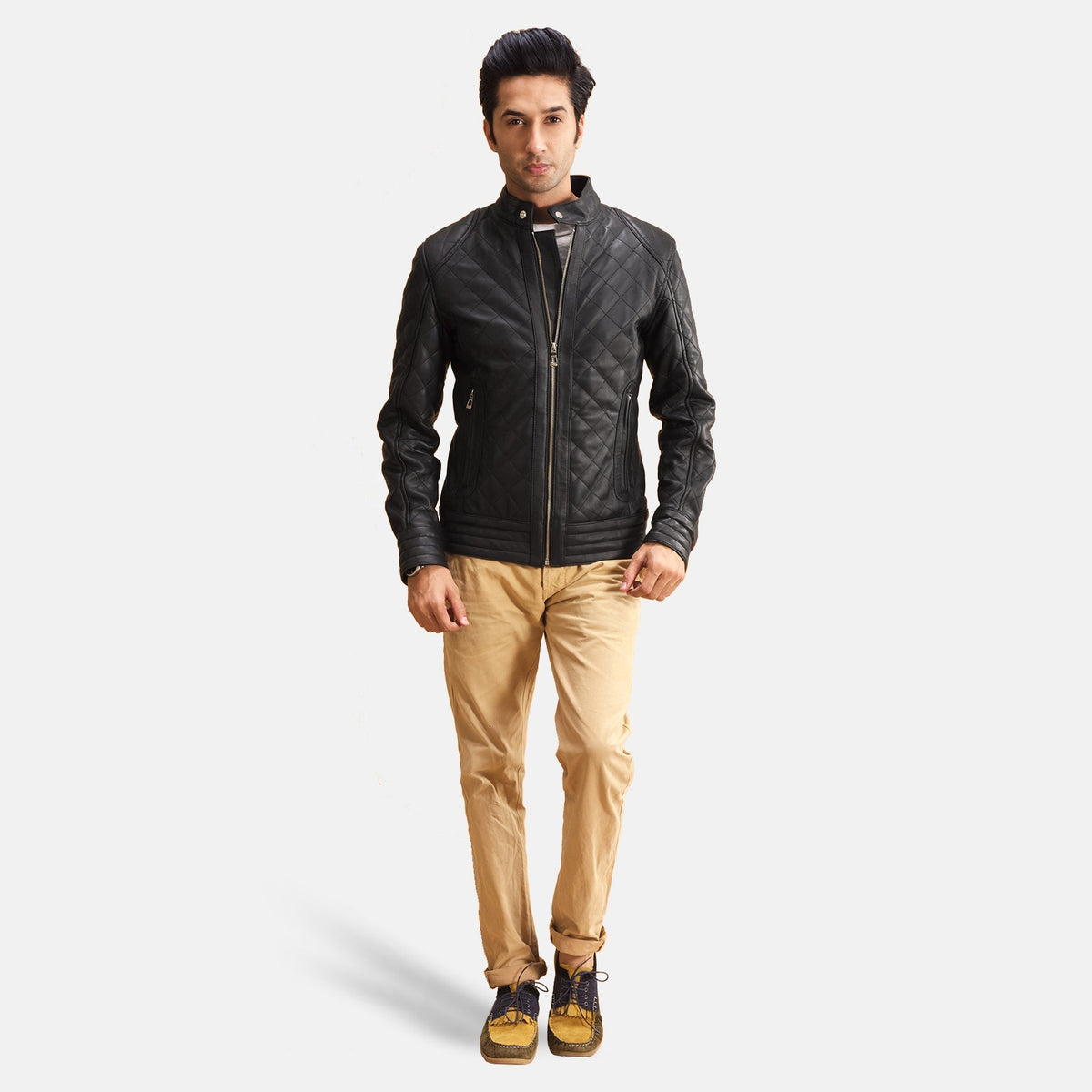 Henry Quilted 블랙 가죽 자켓 남성용 - Lateral Side Profile View Showing Sleeve Cut &amp; Athletic Taper Fit
