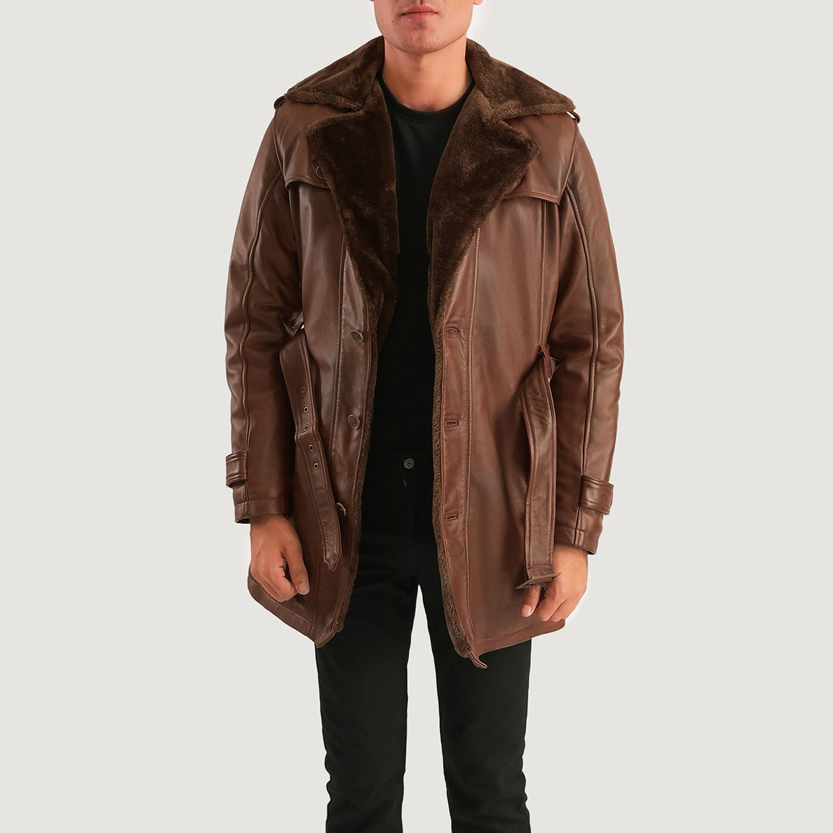 
Hunter Distressed 브라운 Fur 가죽 코트 남성용 - 입체 소매 커팅과 슬림 테이퍼드 핏을 보여주는 측면 뷰