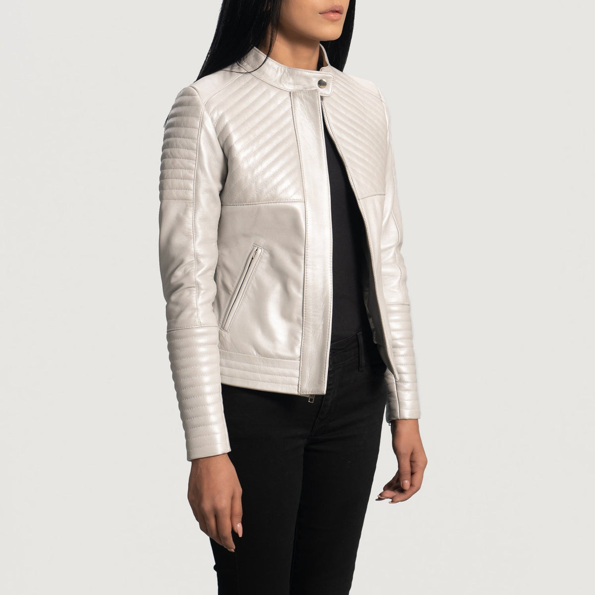 Silver Sheepskin Leather Biker Jacket - 어깨 라인과 깔끔한 밑단이 돋보이는 뒷면 뷰