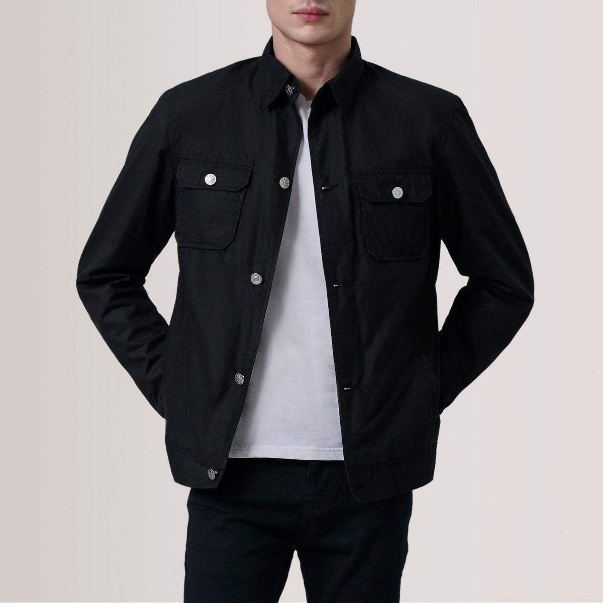Irwin 블랙 Waxed Canvas Field 가죽 자켓 남성용 For Men in Black Waxed Cotton Canvas - Front Profile View &amp; Tailored Silhouette | Buy Online