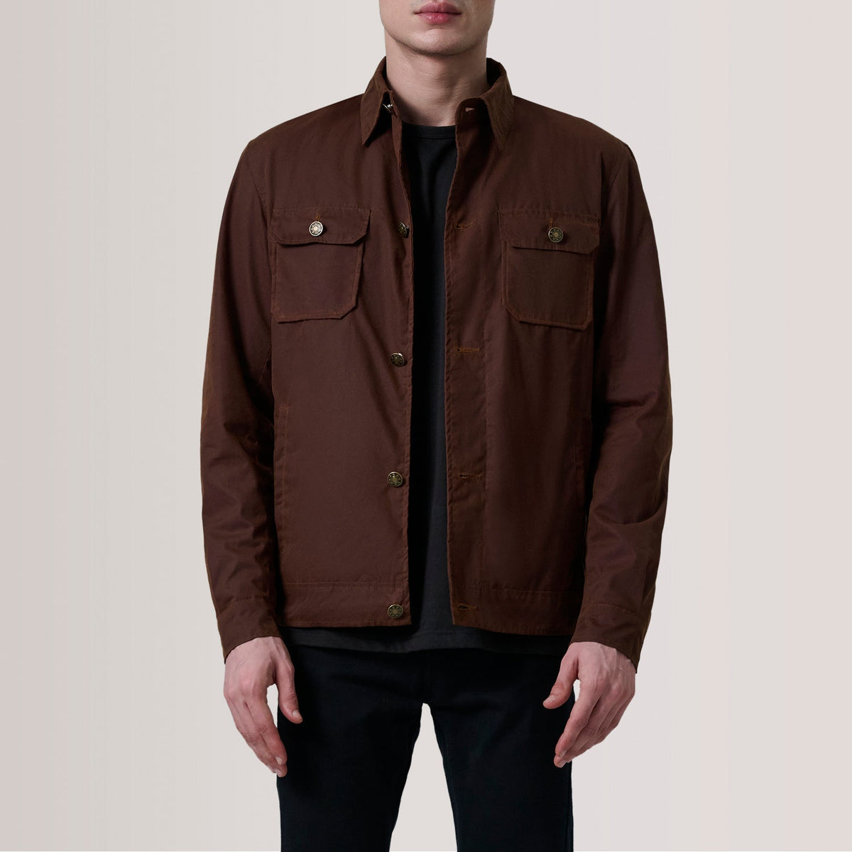 
Irwin 브라운 Waxed Canvas Field 가죽 자켓 남성용 For Men in Brown Waxed Cotton Canvas - 정면 스타일 및 테일러드 실루엣 | 공식 온라인 스토어 구매