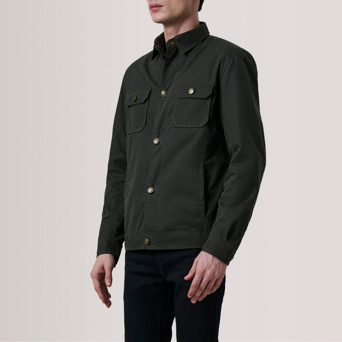 Irwin Olive Waxed Canvas Field 가죽 자켓 남성용 For Men - Lateral Side Profile View Showing Sleeve Cut &amp; Athletic Taper Fit