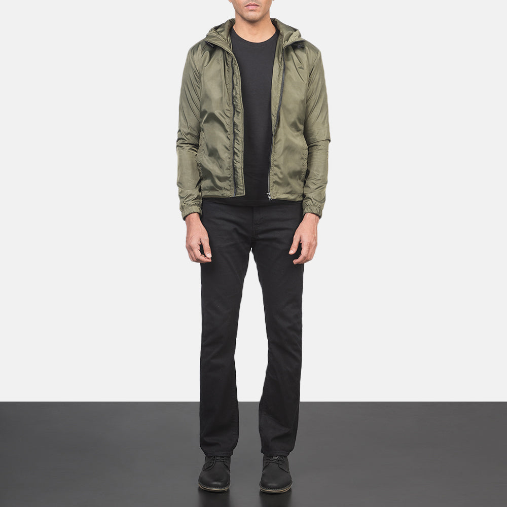 
Jimmy 그린 Hooded Windbreaker 가죽 자켓 남성용 - 입체 소매 커팅과 슬림 테이퍼드 핏을 보여주는 측면 뷰