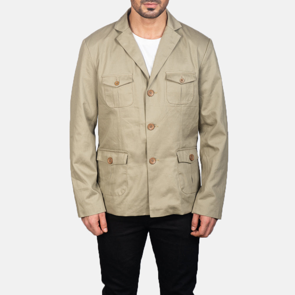 Close-Up Detail of Notch &amp; Button Hardware on Kajetan Beige Safari 가죽 자켓 남성용