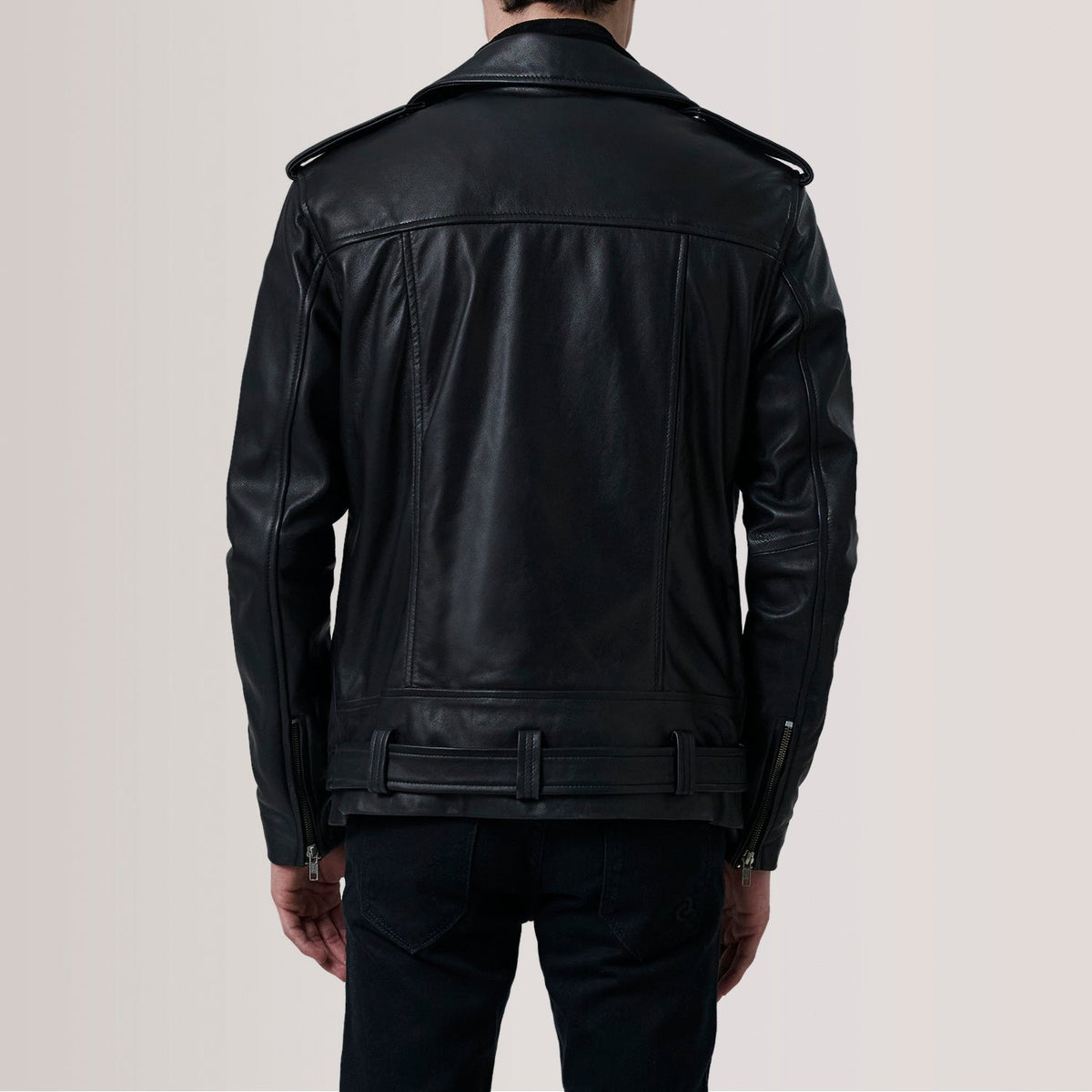 Close-Up Detail of Notch &amp; Zipper &amp; Waist Straps Hardware on Kole 블랙 Leather Double Rider 가죽 자켓 남성용 For Men