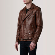 
Kole Waxed 브라운 Leather Double Rider 가죽 자켓 남성용 - 입체 소매 커팅과 슬림 테이퍼드 핏을 보여주는 측면 뷰