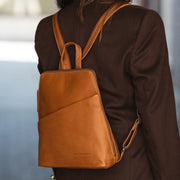 Claire Full-Grain Leather Backpack 여성용 – alternate product view 2