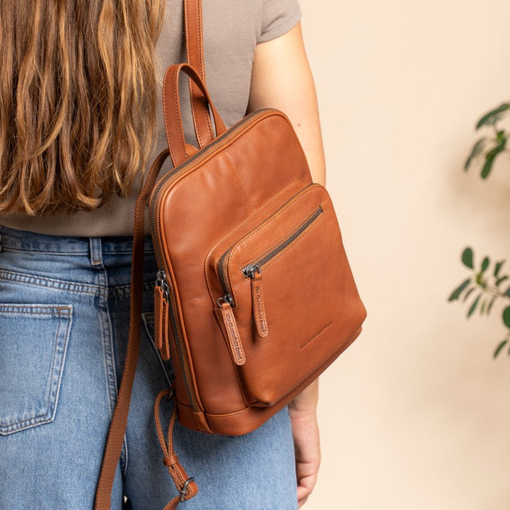 Floran Full-Grain Leather Backpack 여성용 – alternate product view 2