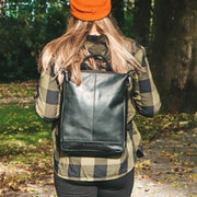 
Classic 100% Full-Grain leather Backpack - 보강된 가죽 스트랩과 정교한 스티칭이 돋보이는 후면 뷰