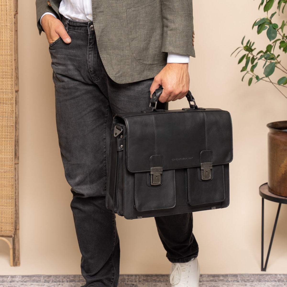 Solid Antique Brass Hardware &amp; Heavy-Duty Dual Zipper Detail on Springfield Full-Grain Leather Briefcase 여성용