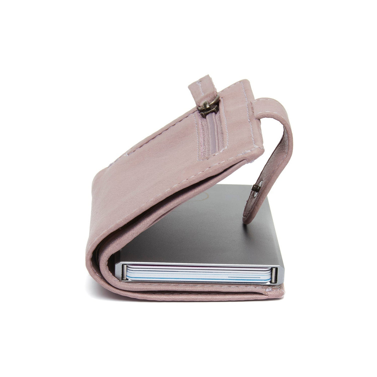 
Solid Antique Brass Hardware & Heavy-Duty Dual Zipper Detail on Kaunas 풀그레인 천연 가죽 카드 홀더