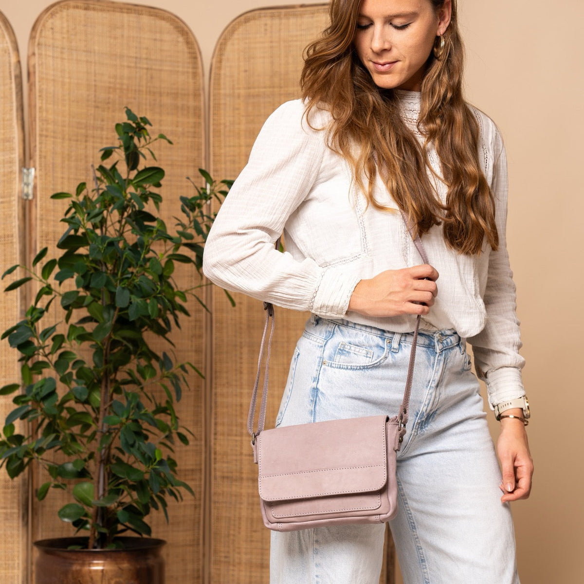 Ann Full-Grain Leather Crossbody Bag 여성용 – alternate product view 3