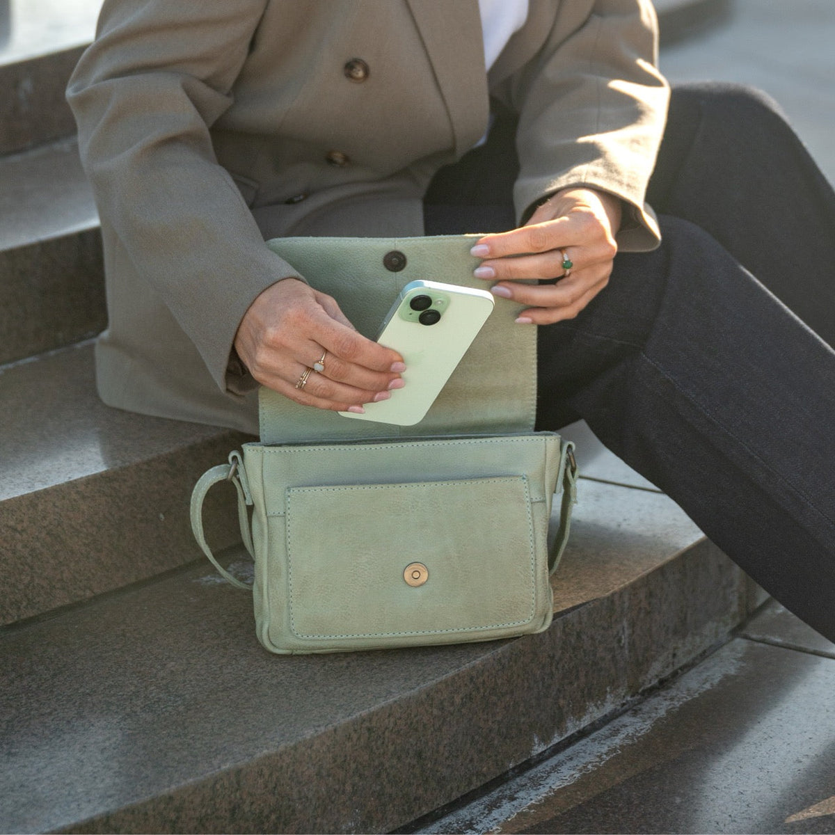 Ann Full-Grain Leather Crossbody Bag 여성용 – alternate product view 3