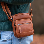 Bremen Full-Grain Leather Crossbody Bag 남성용 – alternate product view 2
