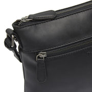 
Classic 100% Full-Grain leather Bag - 보강된 가죽 스트랩과 정교한 스티칭이 돋보이는 후면 뷰